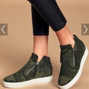 Steve Madden Camo Wedge Sneakers EUC